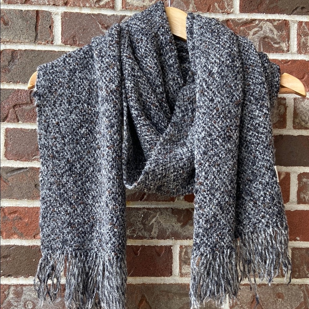 Elegant Gray and brown Scarf